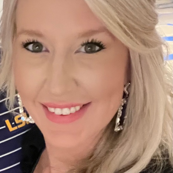 Meet your Posher, Gretchen - Picture 2 of 2